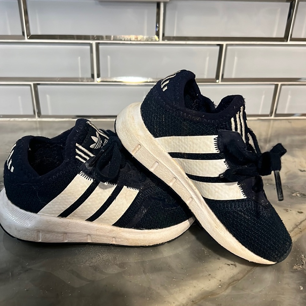 Toddler boy’s gym shoes